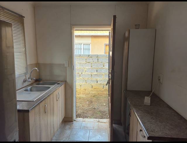 3 BEDROOM HOUSE FOR SALE IN STRETFORD